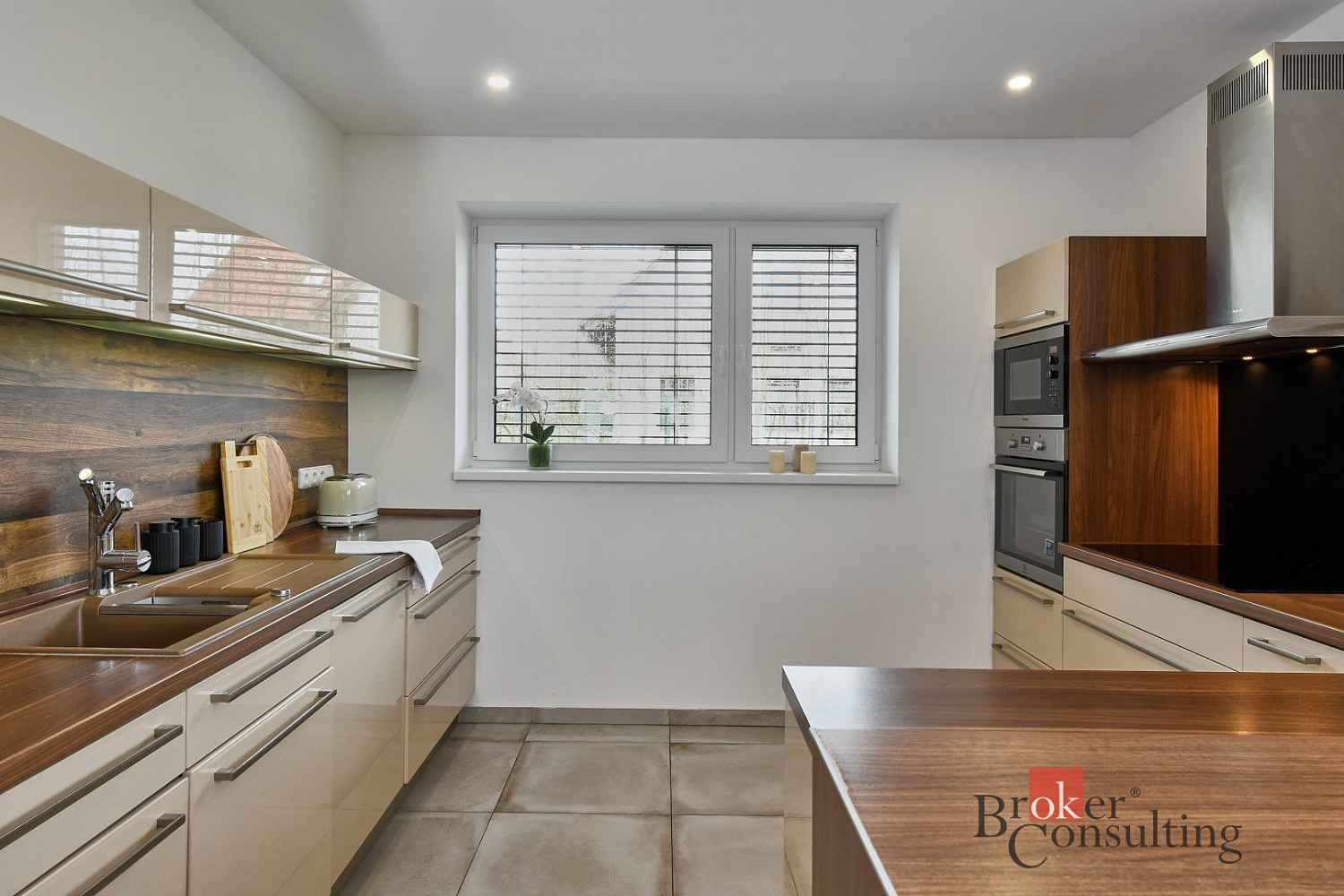 Pronájem domu 180 m² s pozemkem 1 270 m² — photo 5