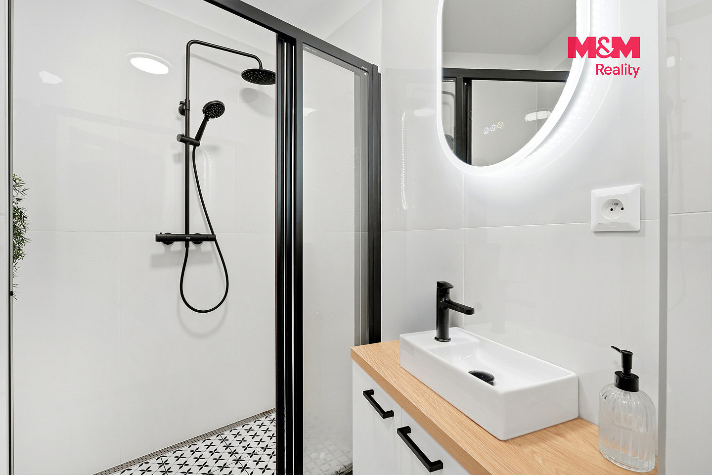 Prodej nájemního domu, činžáku 670 m² – pohled 2