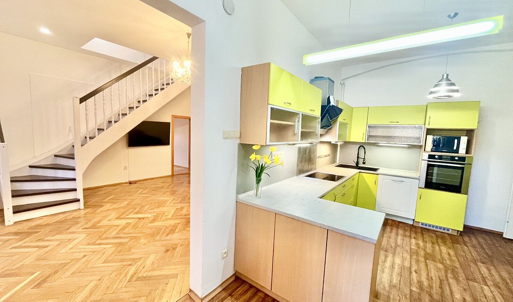 Pronájem bytu 5+1 127 m², Praha – náhled fotky 2
