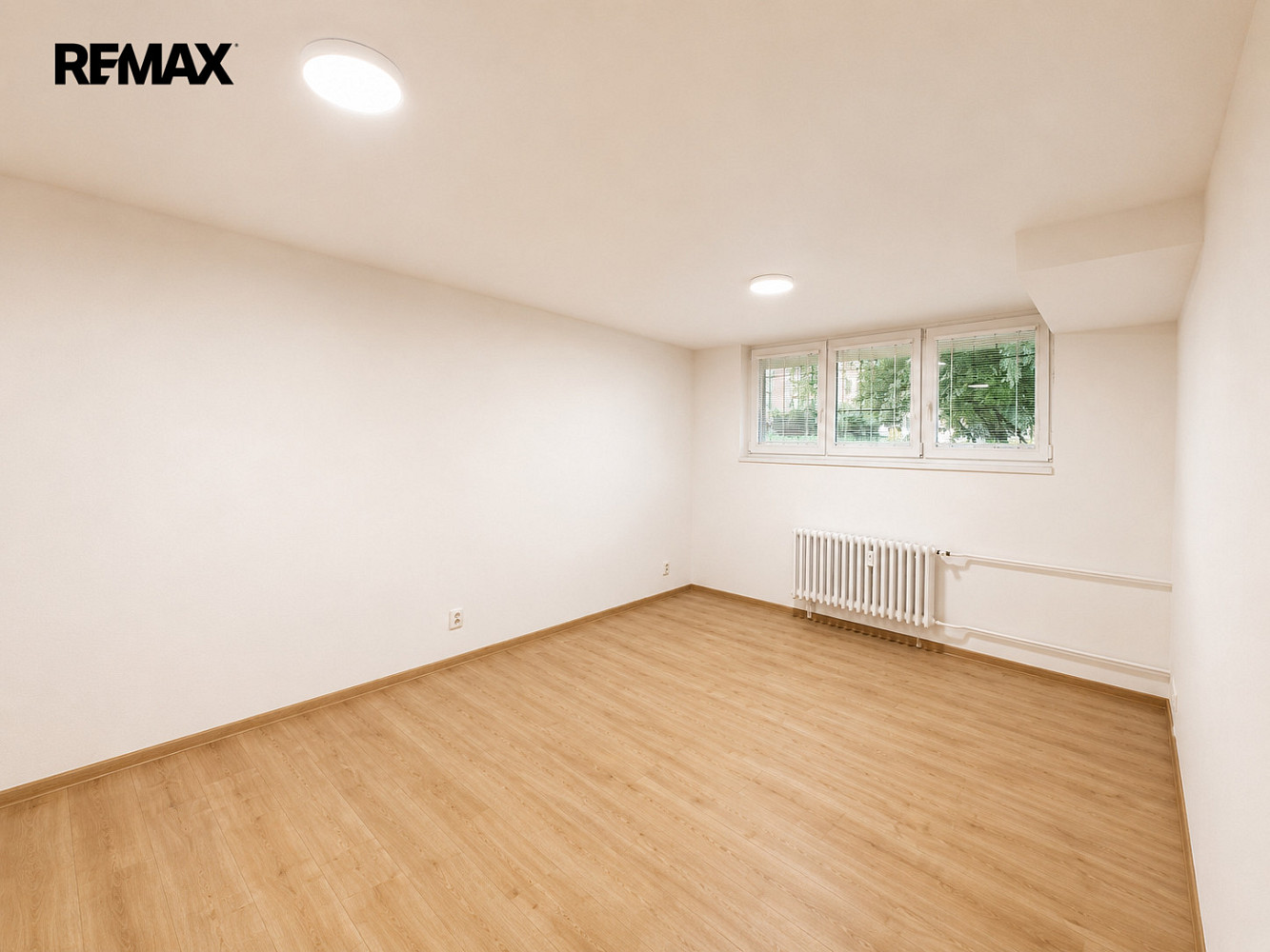 Pronájem kanceláře 39 m² — photo 2