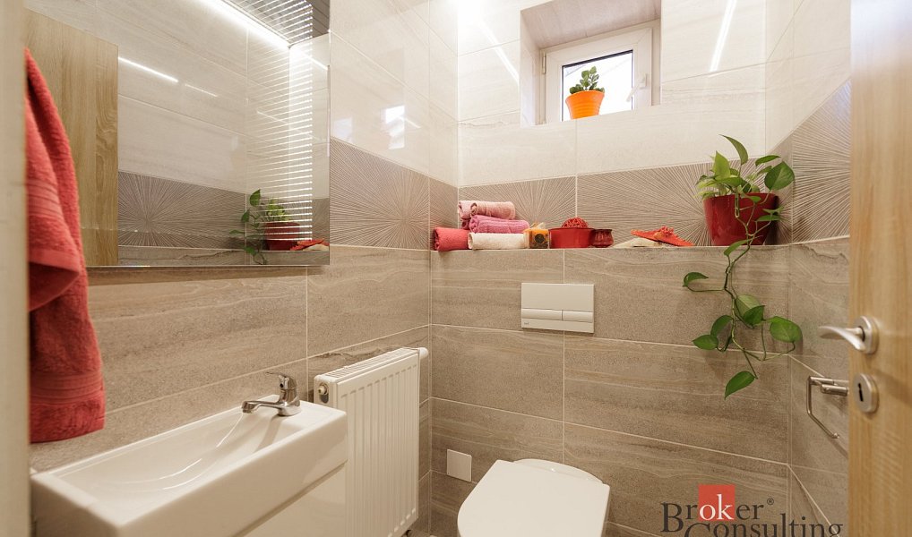 Prodej domu 286 m² s pozemkem 868 m², Žatec – náhled fotky 22