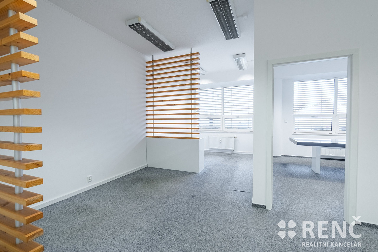 Prodej kanceláře 70 m² – fotografie 2