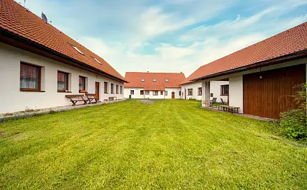 Prodej domu 450 m² s pozemkem 2 500 m², Čmelíny - Víska, okres Plzeň-Jih
