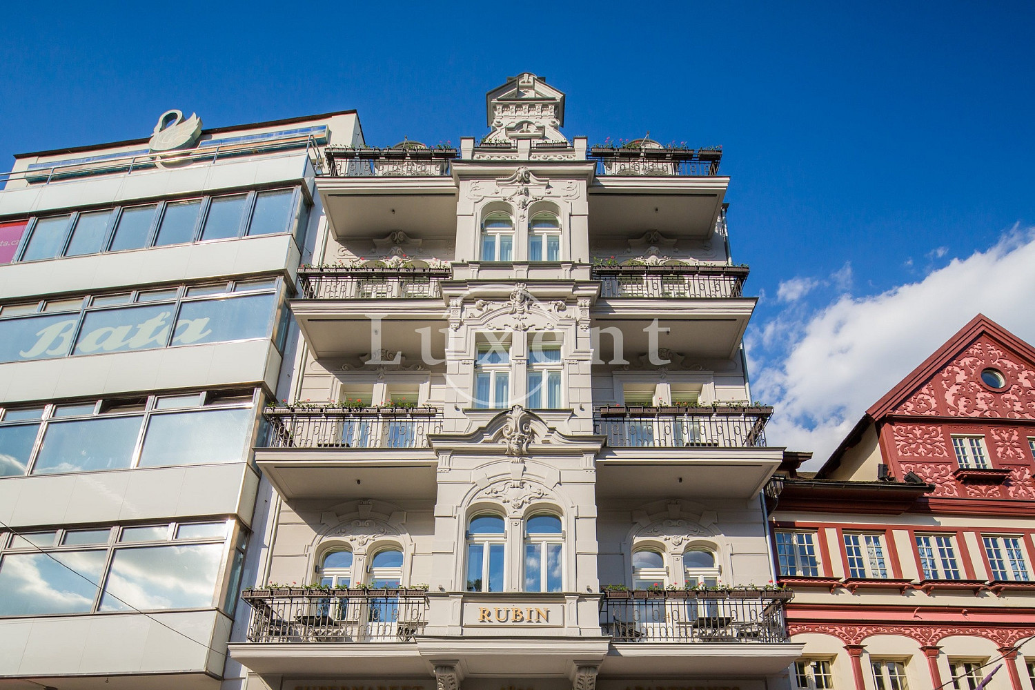 Prodej nájemního domu, činžáku 1 221 m²