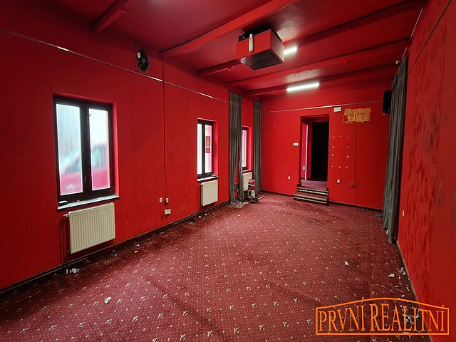 Pronájem obchodních prostor 146 m² – fotografie 2