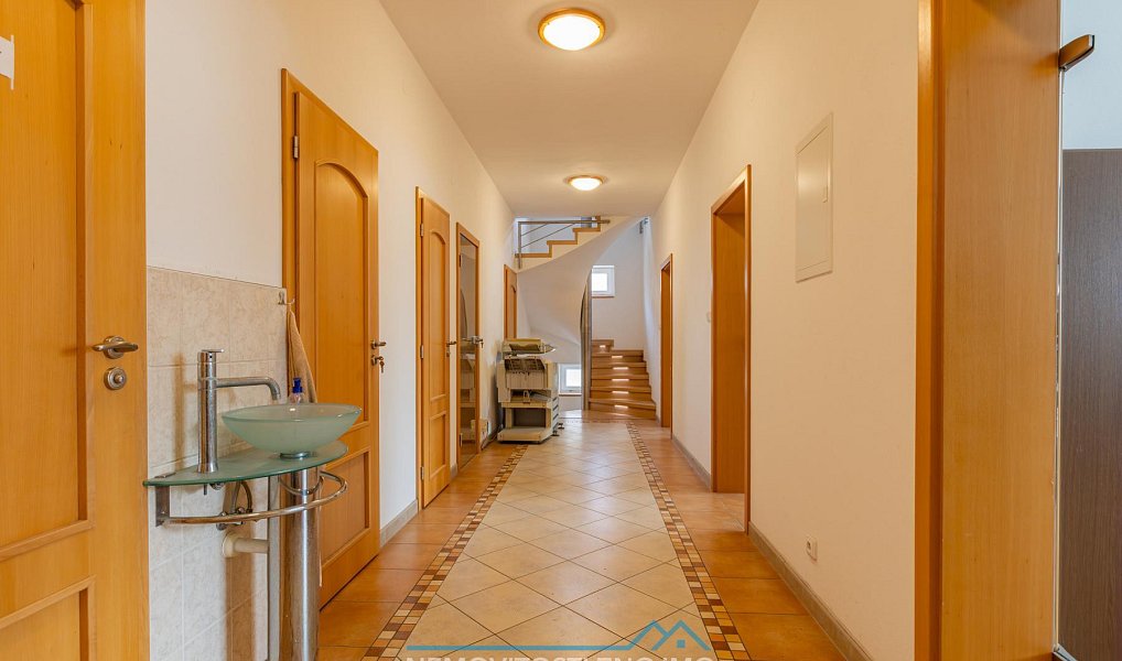 Prodej kanceláře 3 355 m², Želetice – náhled fotky 8