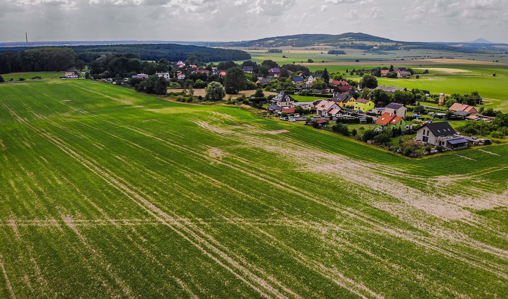 Prodej stavebního pozemku 1 430 m², Kněžmost – náhled fotky 4