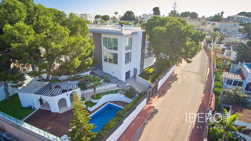 Prodej domu 286 m² s pozemkem 608 m²