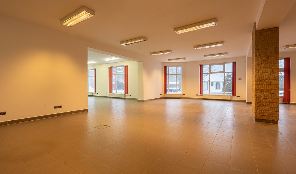 Pronájem obchodních prostor 299 m², Jičín – náhled fotky 13
