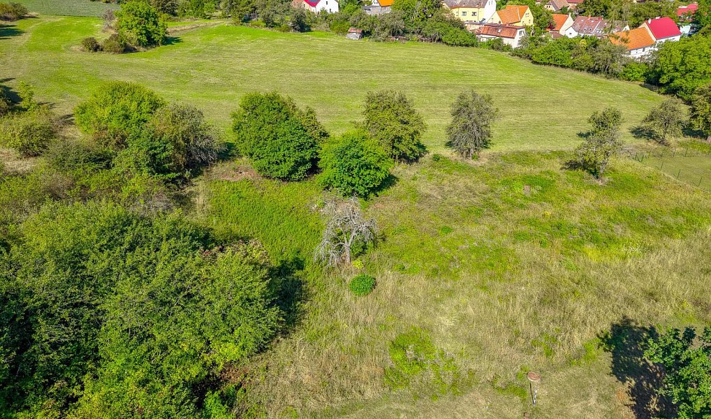 Prodej stavebního pozemku 3 240 m², Bystřany – náhled fotky 31