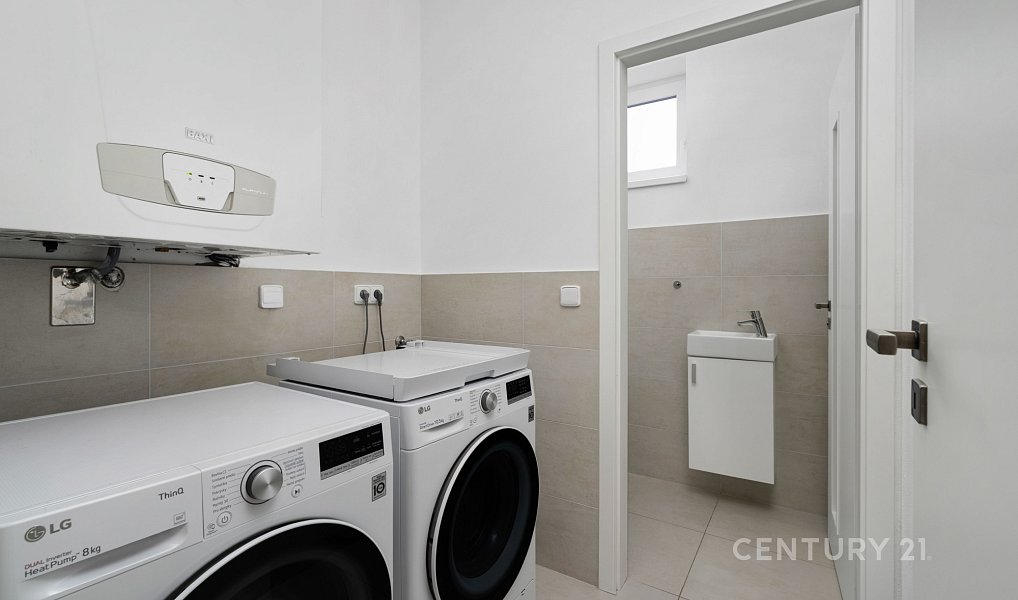Prodej domu 172 m² s pozemkem 612 m², Hajany – náhled fotky 11