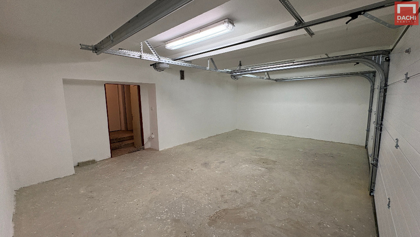 Pronájem dvojgaráže 28 m2 s parkovacím stáním olomouc, lazce — photo 3