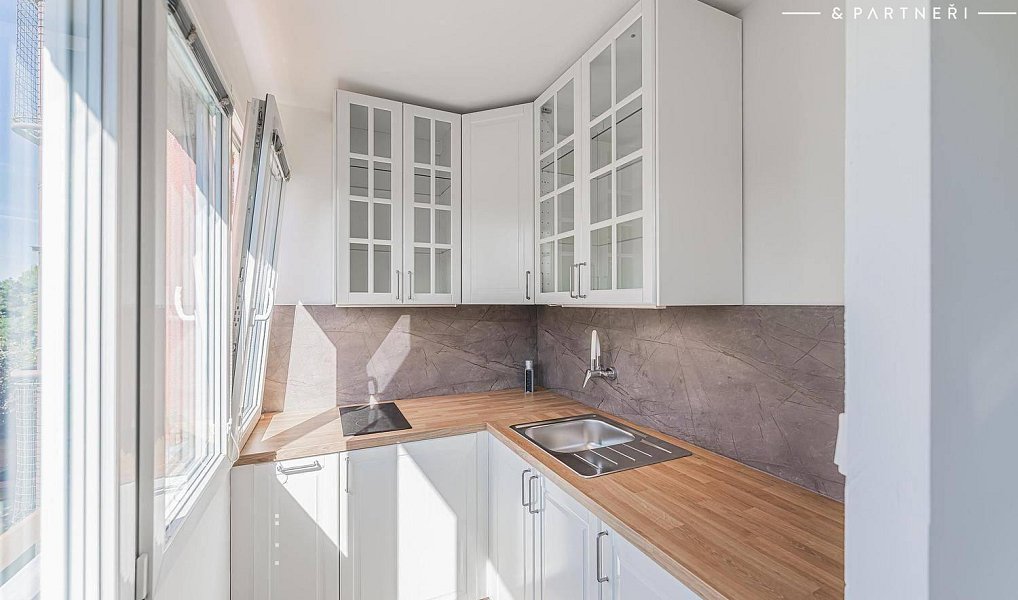 Pronájem bytu 1+kk 27 m², Hradec Králové – fotka 1 z 13