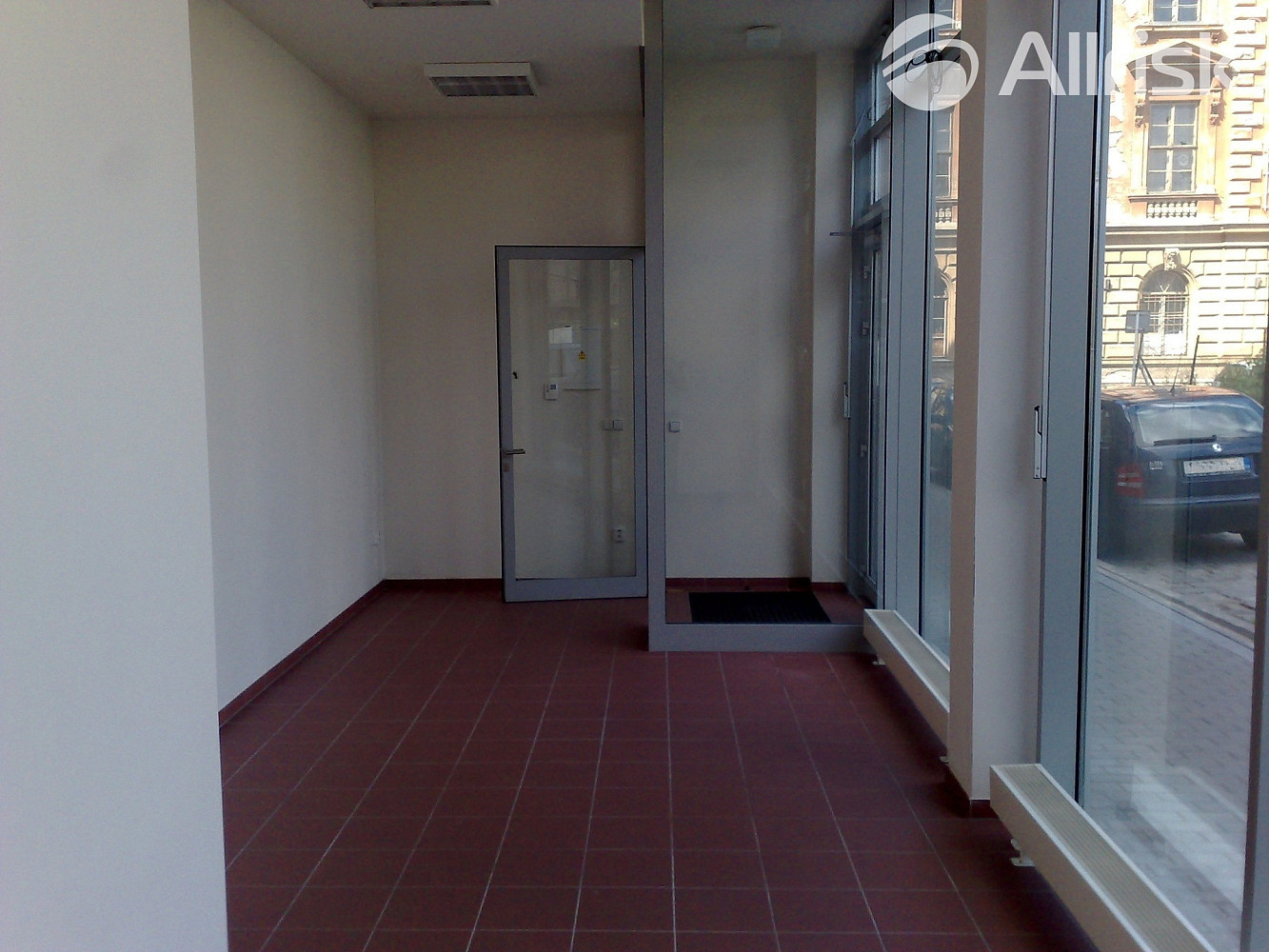 Prodej obchodních prostor 32 m² — photo 2