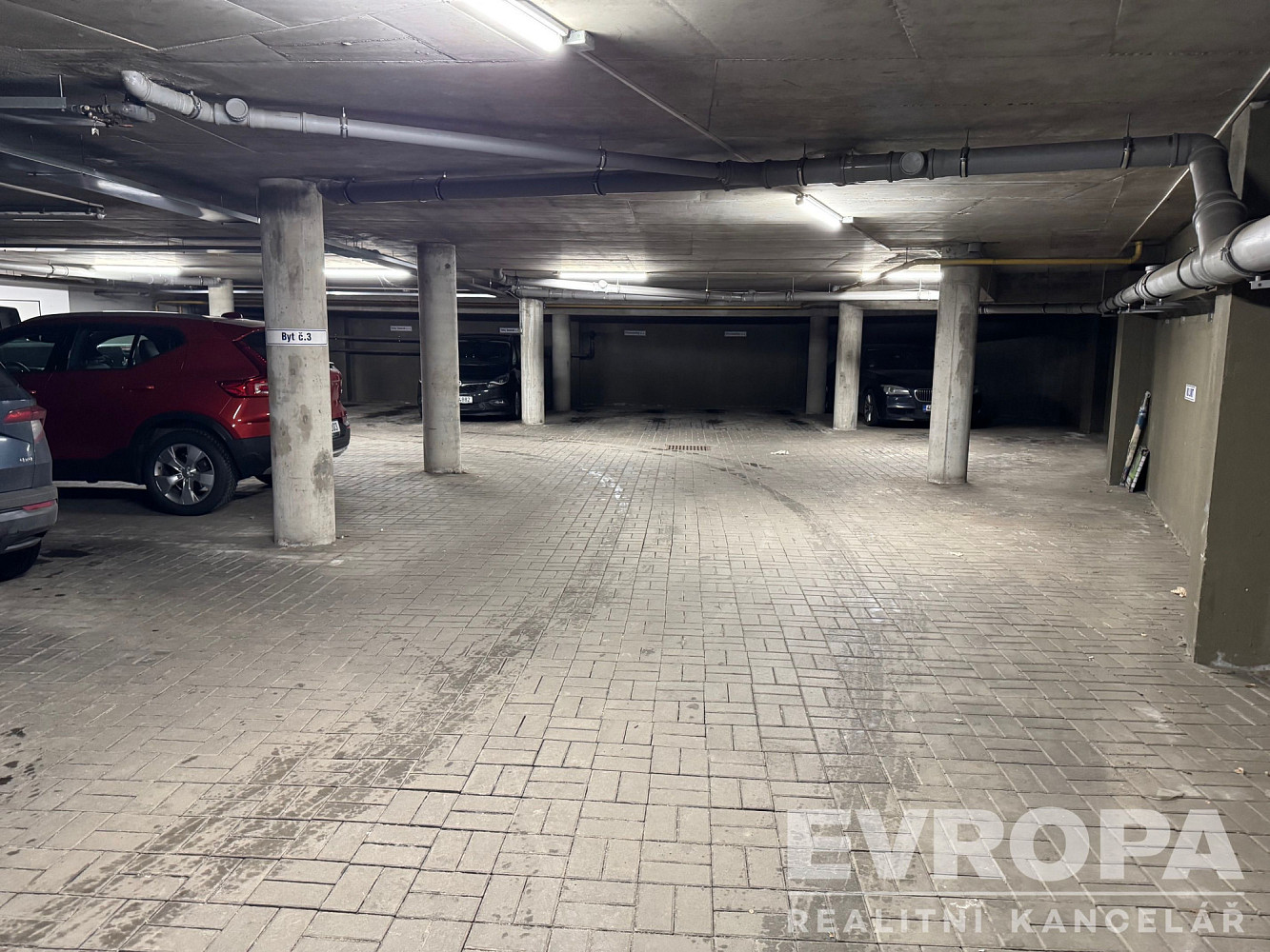 Pronájem parkovacího stání v centru Jablonce nad Nisou ul. Komenského – fotografie 2