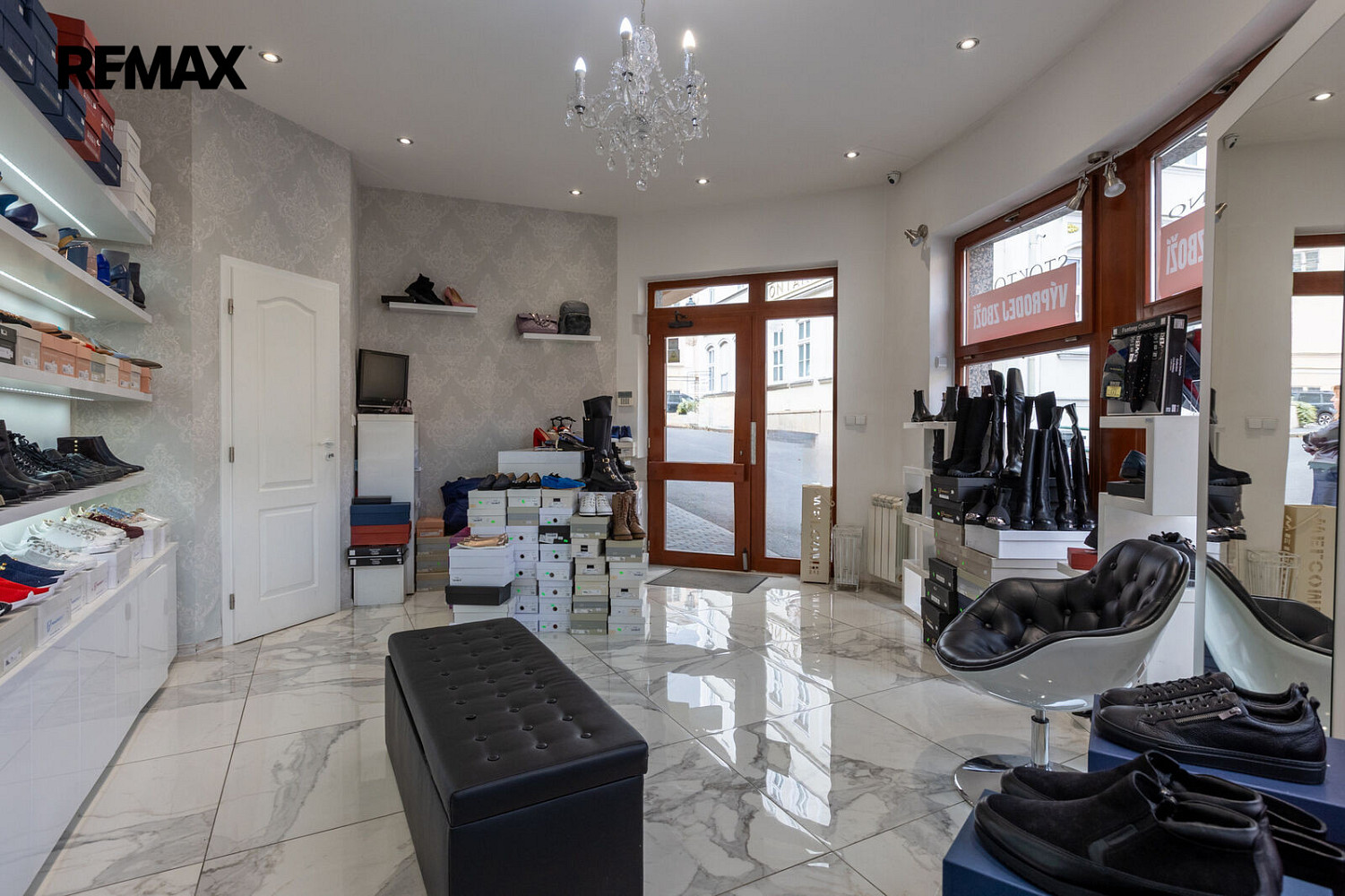 Komerční prostor 30,6 m² + sklad 5,9 m² Karlovy Vary, Zámecký Vrch, centrum lázeňské zóny. – další
