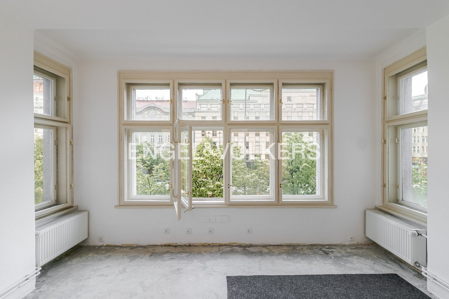 Pronájem kanceláře 175 m² – pohled 2