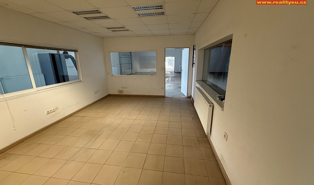 Pronájem skladovacích prostor 850 m², Trutnov – náhled fotky 13