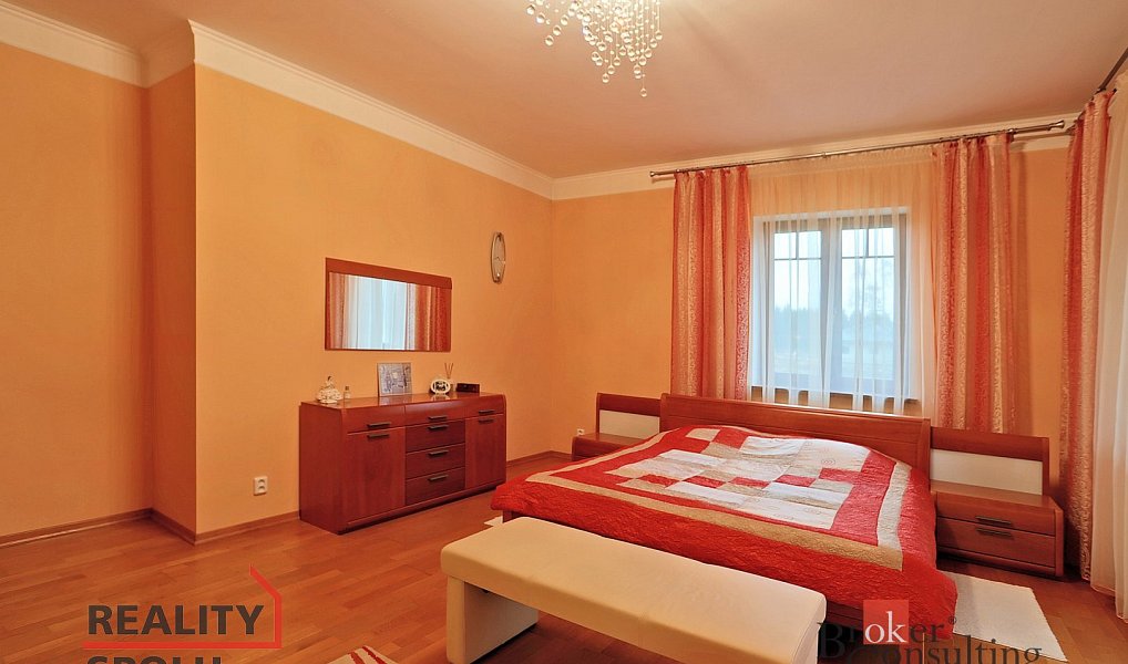 Prodej domu 550 m² s pozemkem 1 400 m², Nová Role – náhled fotky 21