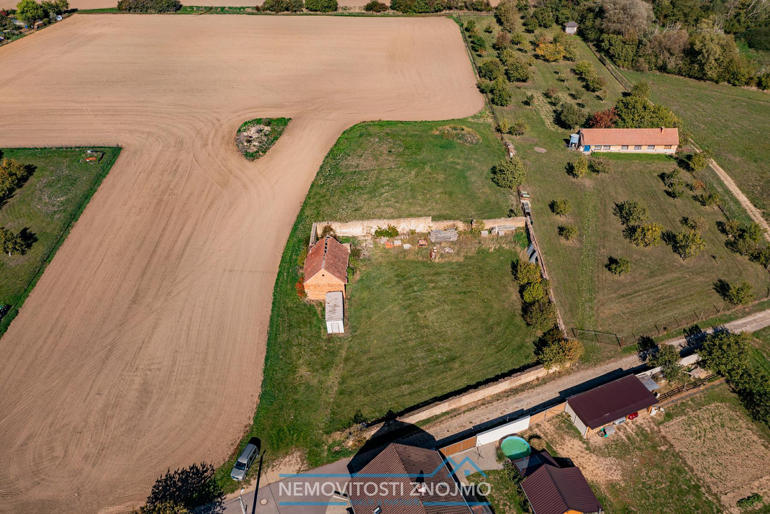 Prodej stavebního pozemku 3 704 m² – fotografie 2