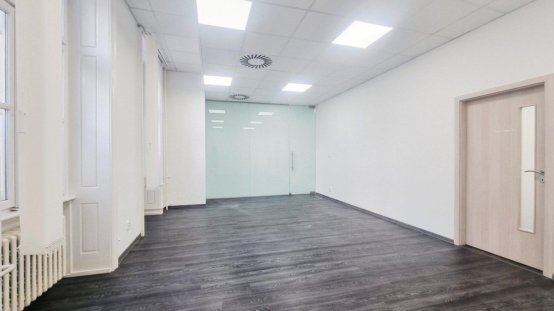 Pronájem kanceláře 46 m² — photo 3