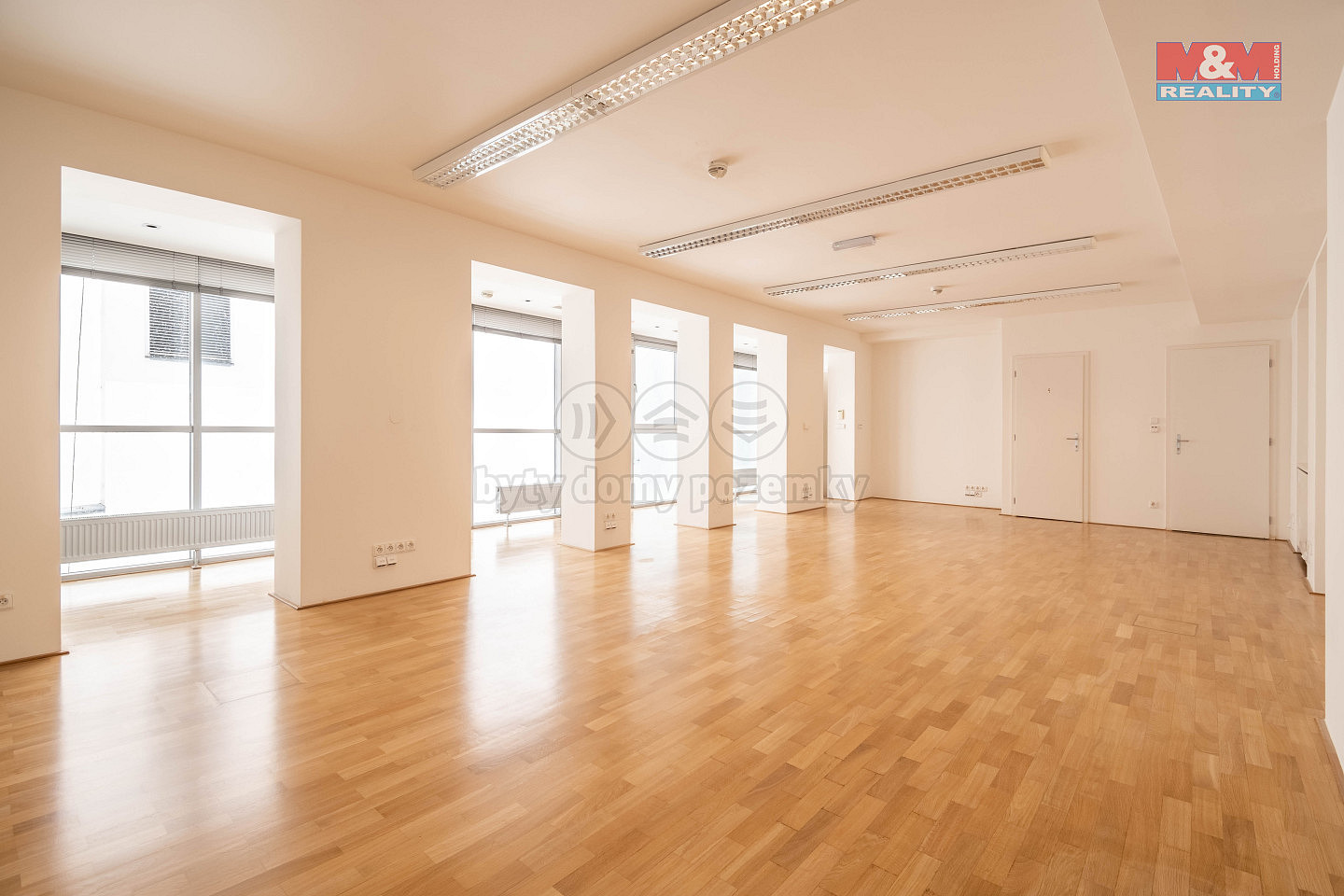 Pronájem kanceláře 171 m² — photo 2