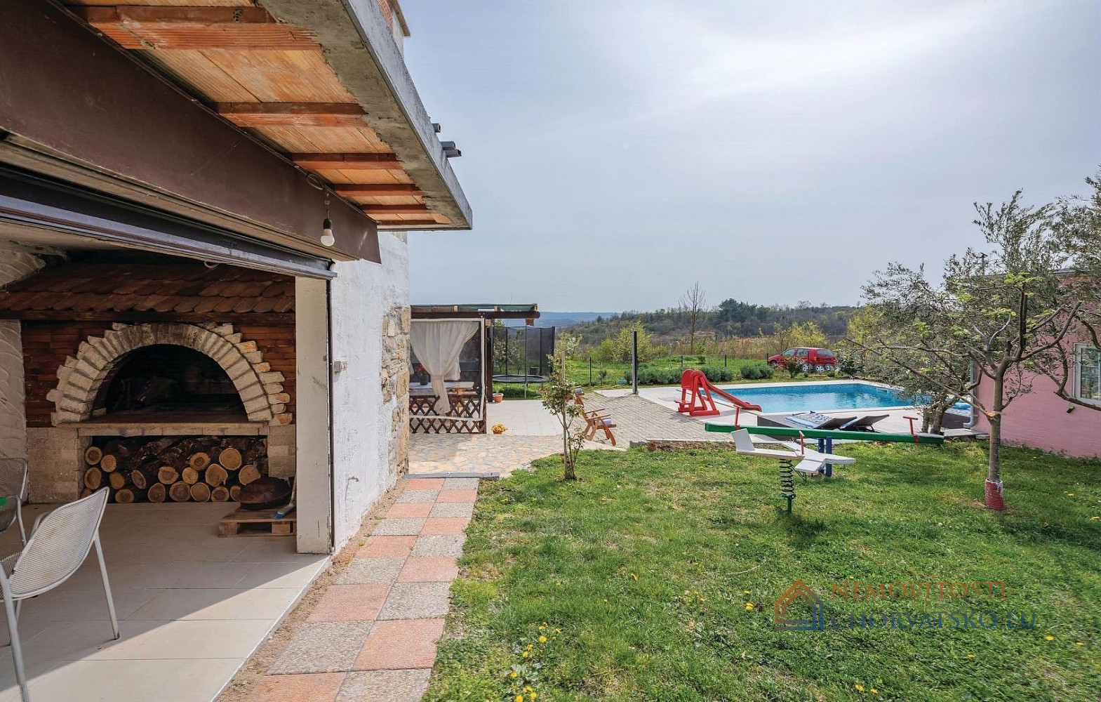 Prodej domu 220 m² s pozemkem 500 m² – pohled 5