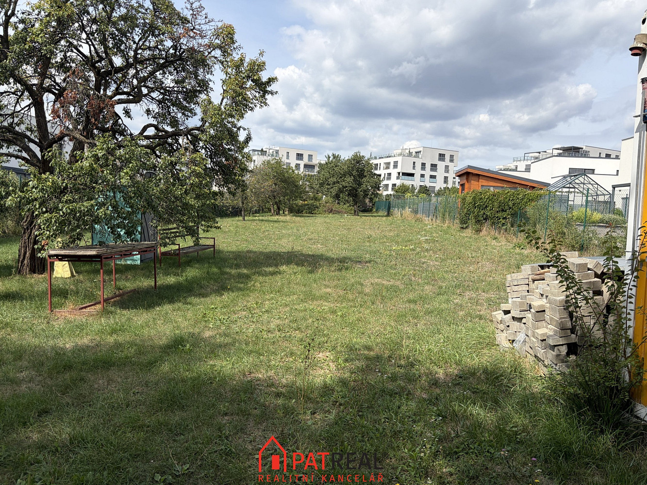 Pronájem komerčního pozemku 848 m²
