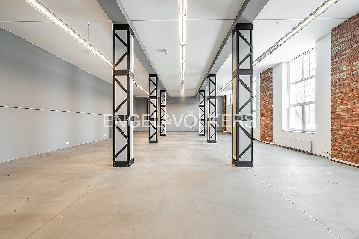 Pronájem kanceláře 468 m² – fotografie 3
