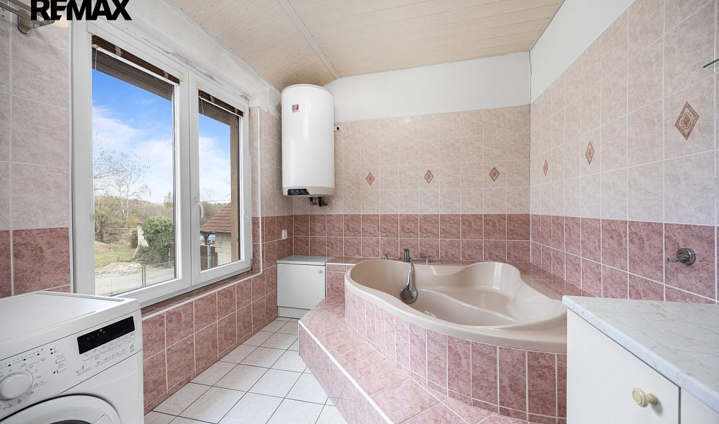 Prodej domu 240 m² s pozemkem 438 m², Nučice – náhled fotky 17