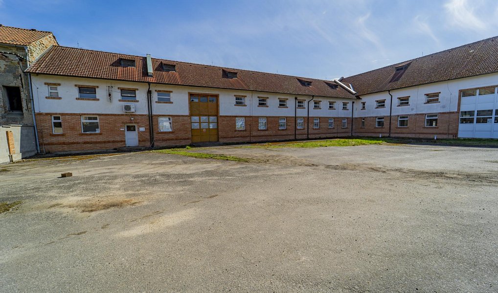 Prodej výrobních prostor 861 m², Bezno – náhled fotky 20