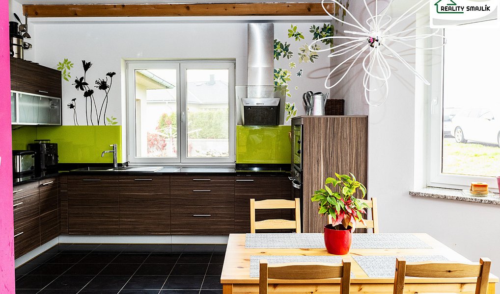 Prodej domu 250 m² s pozemkem 1 048 m², Pomezí nad Ohří – náhled fotky 3