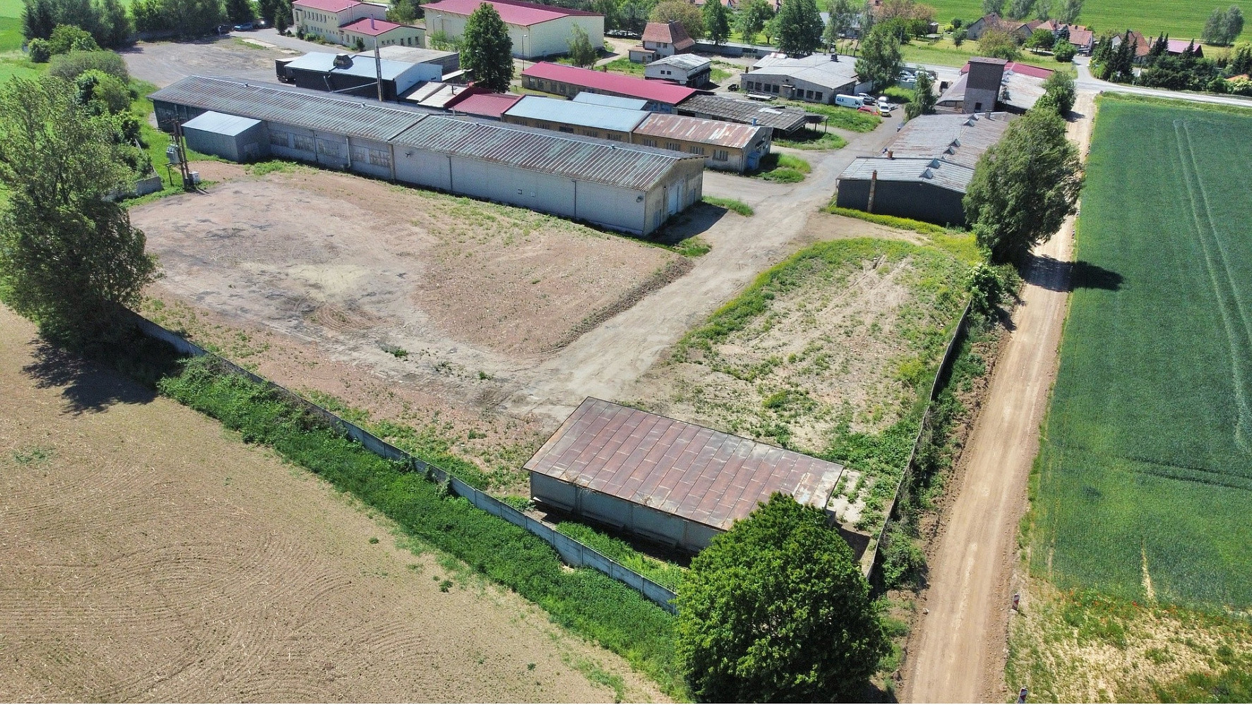 Prodej výrobních prostor 1 400 m² — photo 2