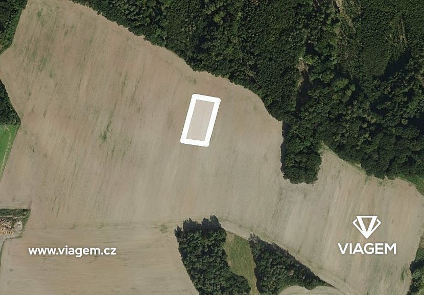 Prodej pole 1 942 m²
