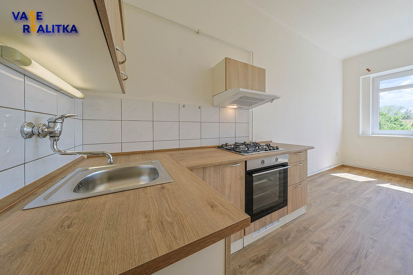 Pronájem bytu 1+kk 28 m² – pohled 2