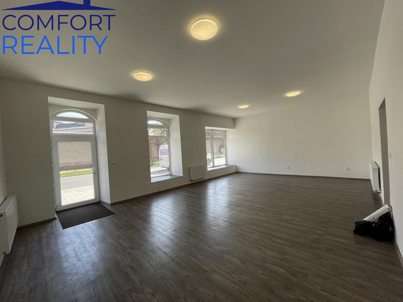 Pronájem obchodních prostor 220 m² – fotografie 2