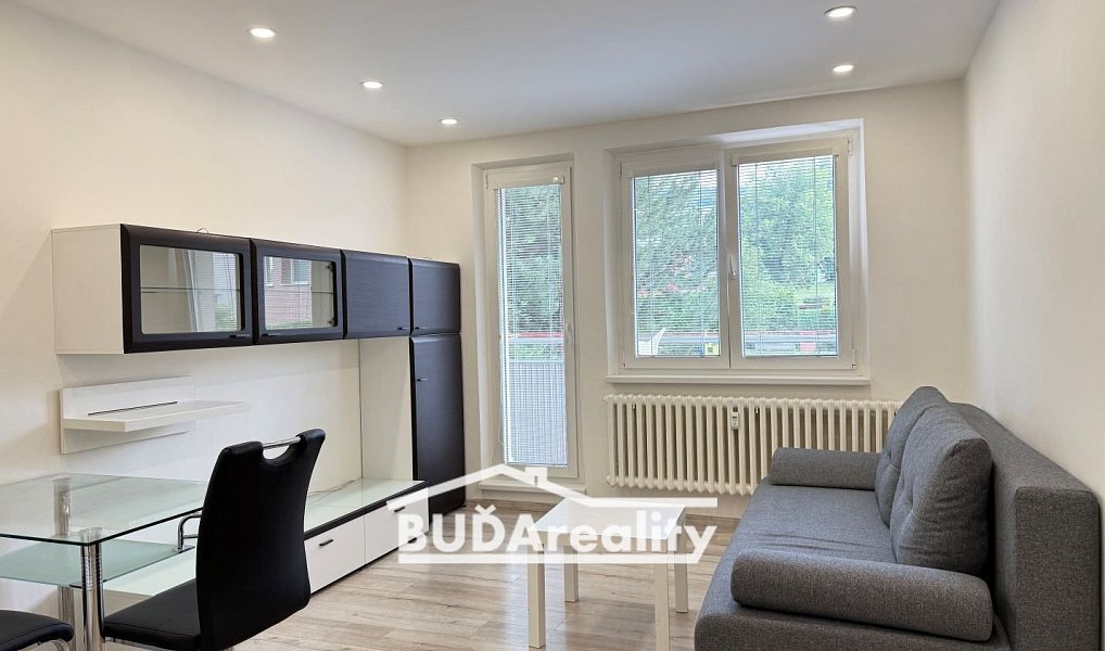 Prodej bytu 1+kk 27 m², Zlín – náhled fotky 2