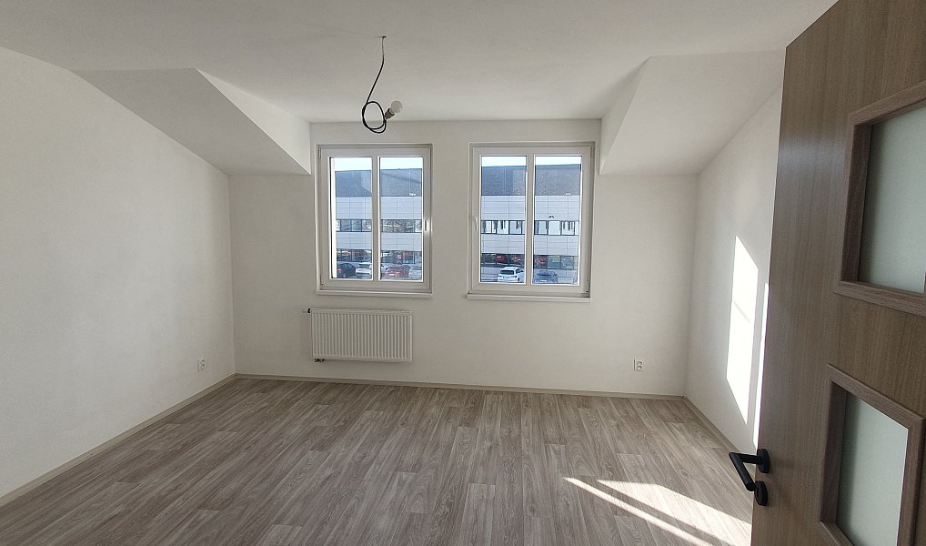 Pronájem bytu 1+1 40 m², Košťany – náhled fotky 11
