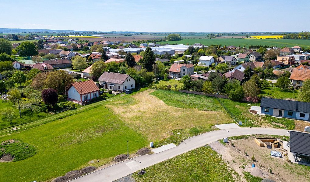 Prodej stavebního pozemku 1 213 m², Dubany – náhled fotky 6