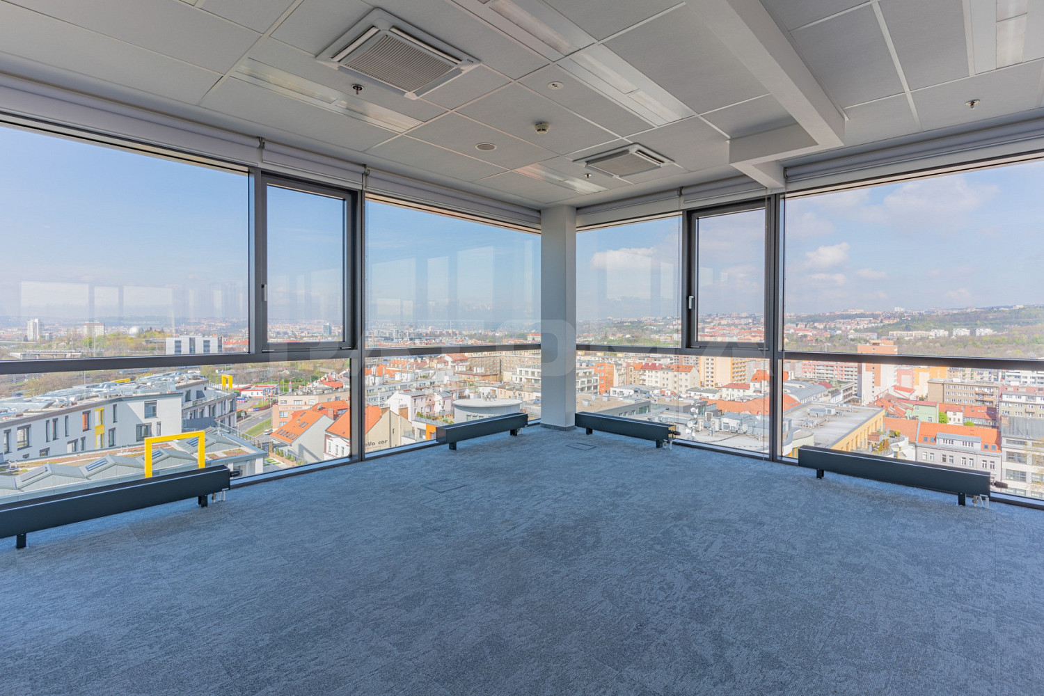 Pronájem kanceláře 548 m² – fotografie 4