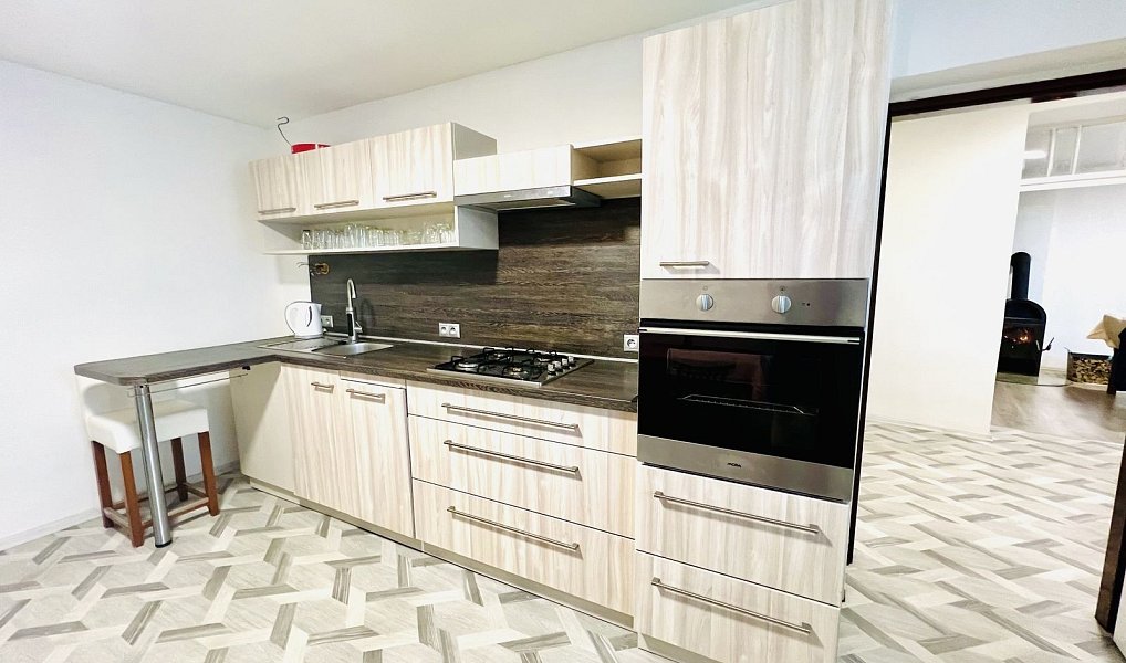 Prodej domu 215 m² s pozemkem 2 186 m², Vacenovice – náhled fotky 8