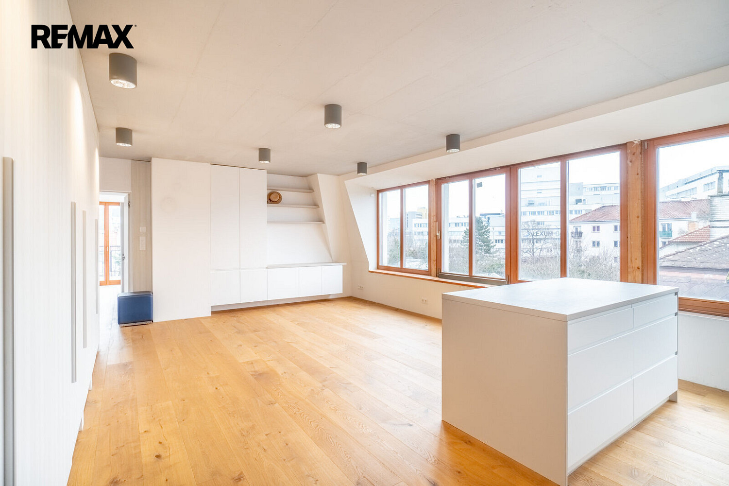 Pronájem bytu 5+kk 136 m² – fotografie 4