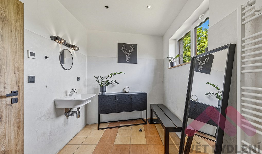 Prodej domu 300 m² s pozemkem 1 066 m², Tehov – náhled fotky 18