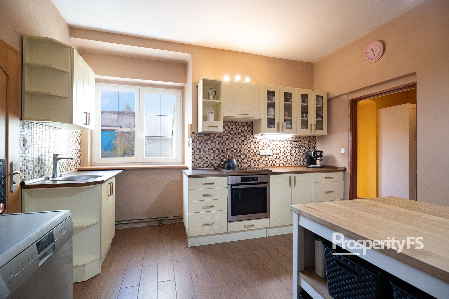 Prodej domu 229 m² s pozemkem 432 m² — photo 2