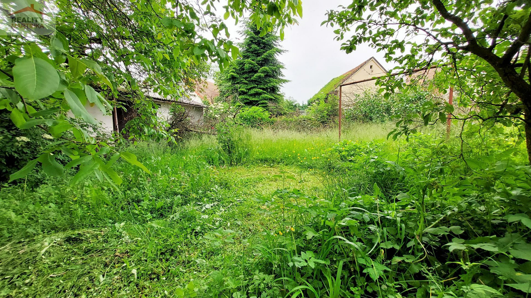 Prodej stavebního pozemku 550 m² – pohled 3