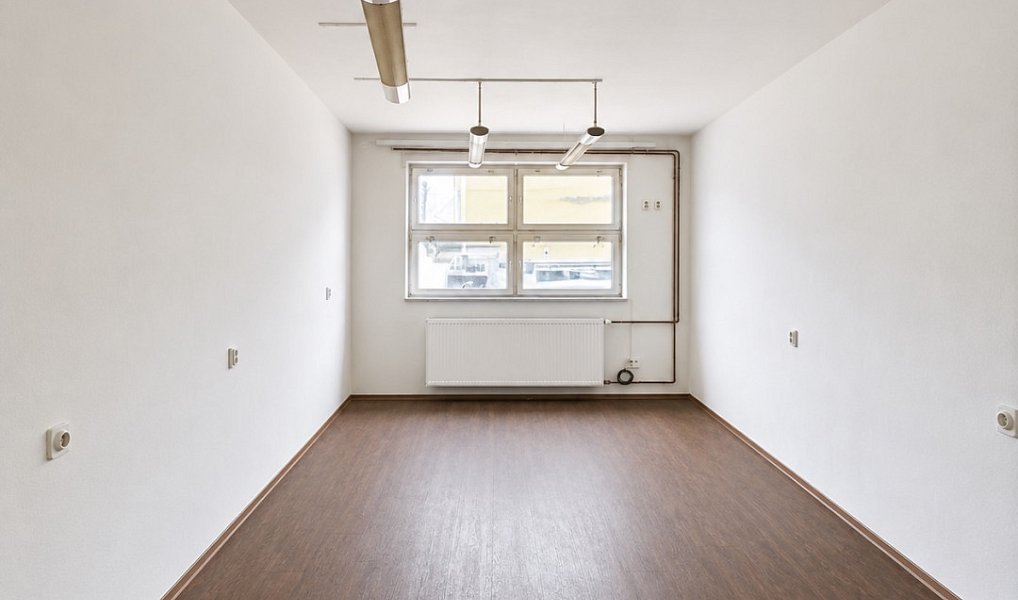 Pronájem kanceláře 158 m², Moravany – náhled fotky 4