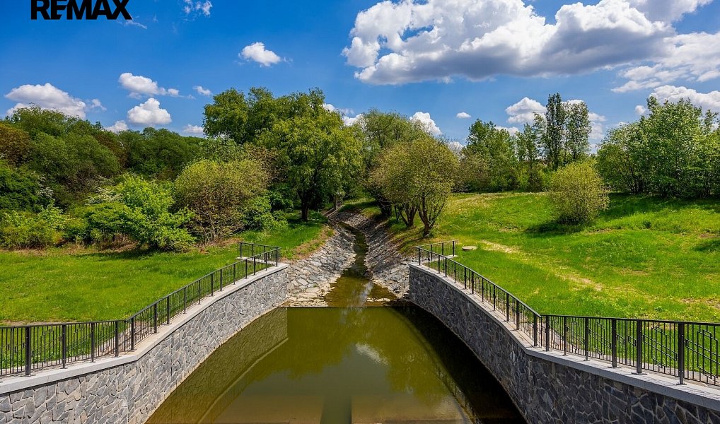 Prodej domu 246 m² s pozemkem 376 m², Praha – náhled fotky 24