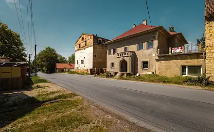 Prodej domu 2 956 m² s pozemkem 5 482 m², Hředle, okres Rakovník