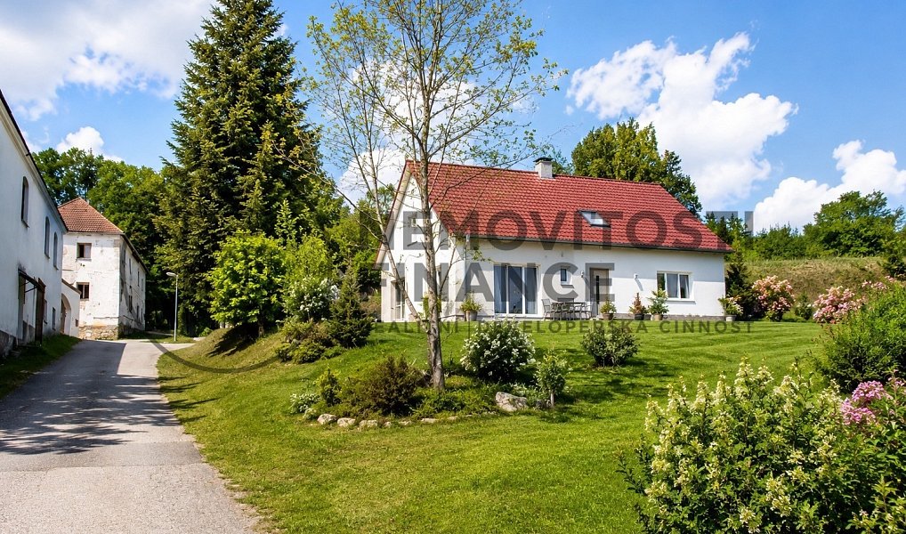 Prodej stavebního pozemku 875 m², Chroboly – náhled fotky 2