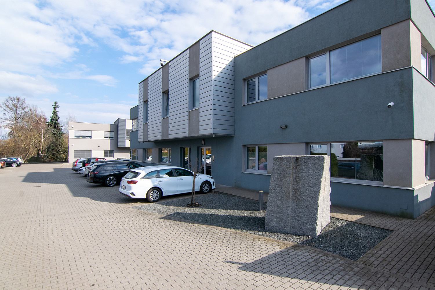 Pronájem kanceláře 112 m² — photo 2